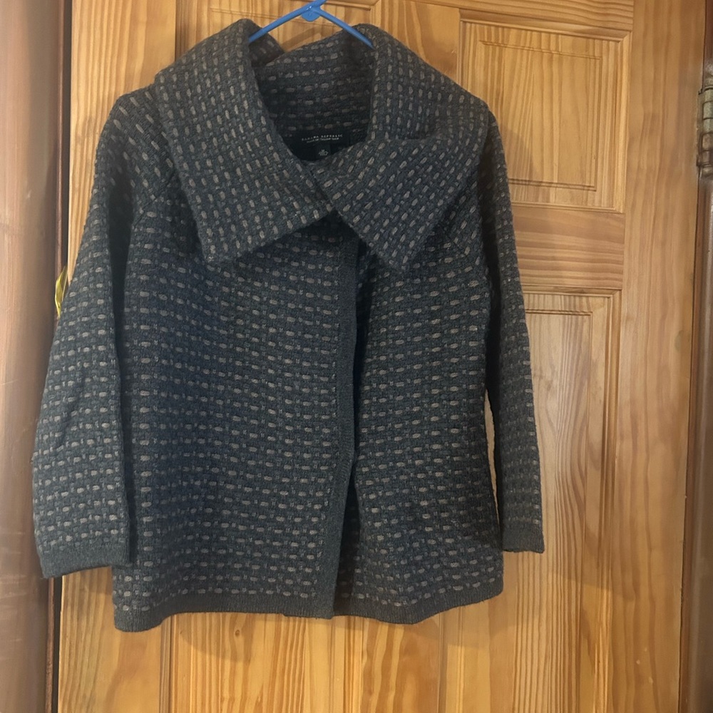 Chic Textured Jacket in Black and Gray - Picture 2 of 2